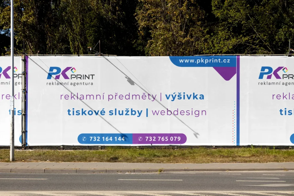 Dírkovaný banner